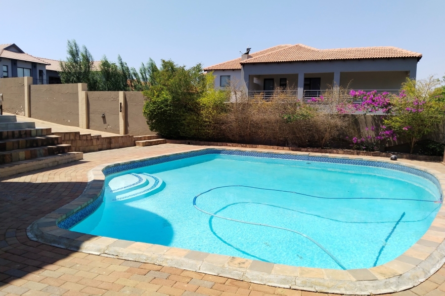 5 Bedroom Property for Sale in Birdwood Estate North West